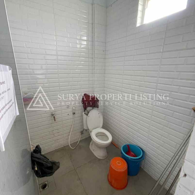 dijual rumah jalan karya wisata komplek