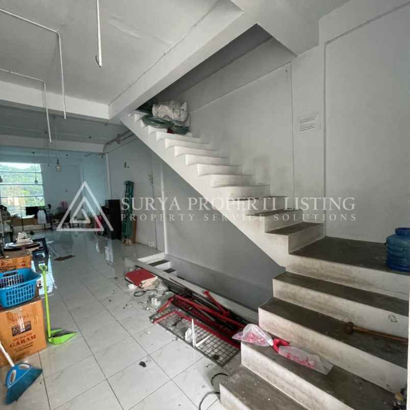 dijual rumah jalan karya wisata komplek