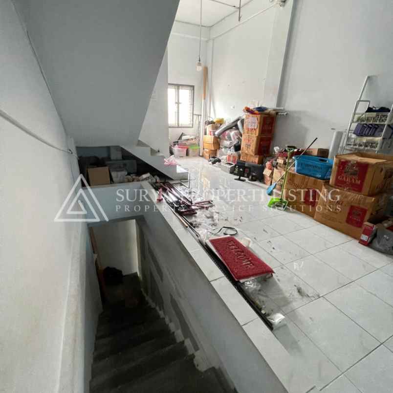 dijual rumah jalan karya wisata komplek