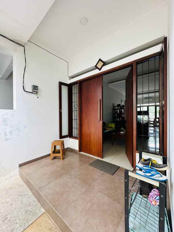 dijual rumah jalan komplek departemen