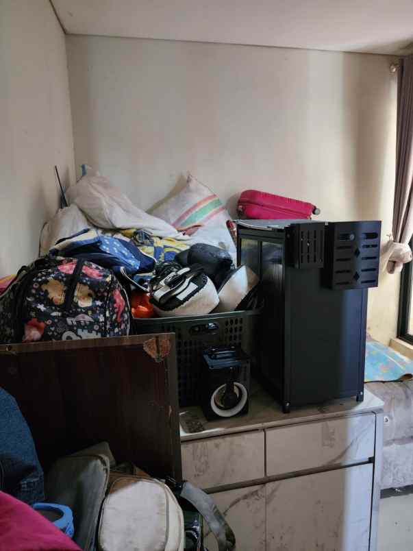 dijual rumah jalan north west lake