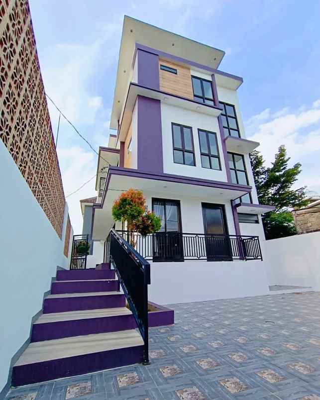 dijual rumah jalan raya komplek meruya