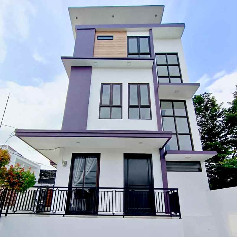 dijual rumah jalan raya komplek meruya