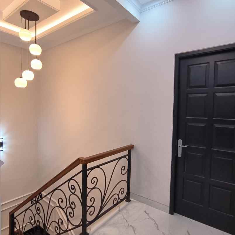 dijual rumah jalan raya pejaten barat