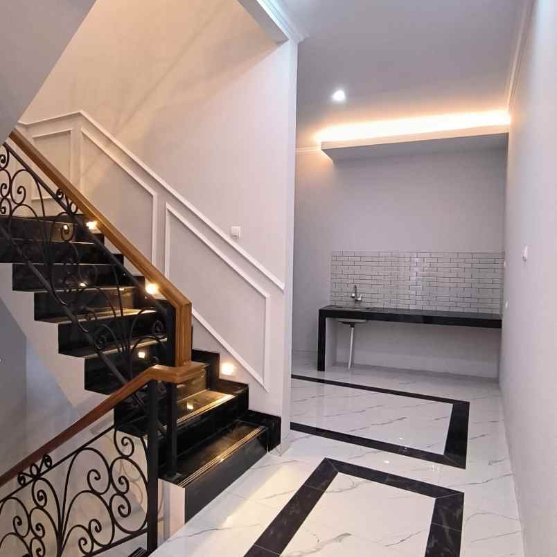 dijual rumah jalan raya pejaten barat