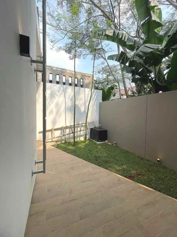 dijual rumah jalan raya permata bintaro