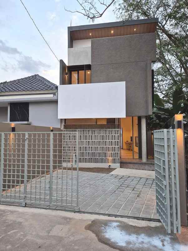 dijual rumah jalan raya permata bintaro