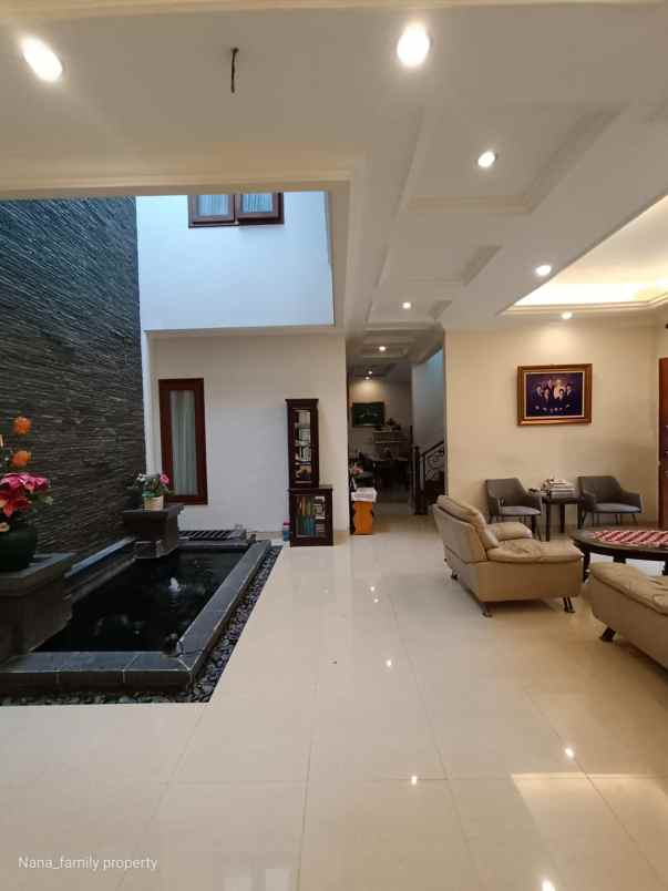 dijual rumah jalan raya veteran