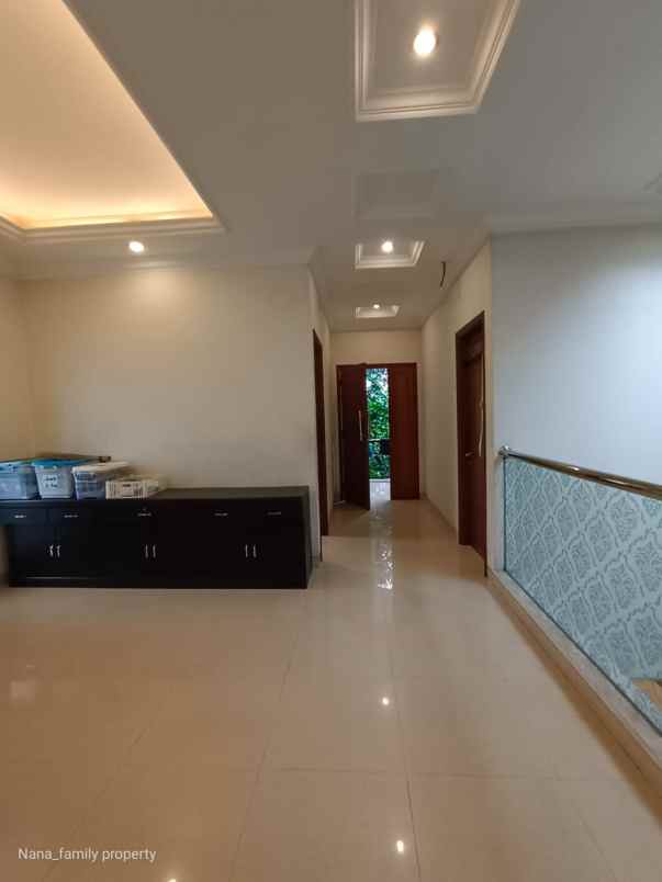 dijual rumah jalan raya veteran