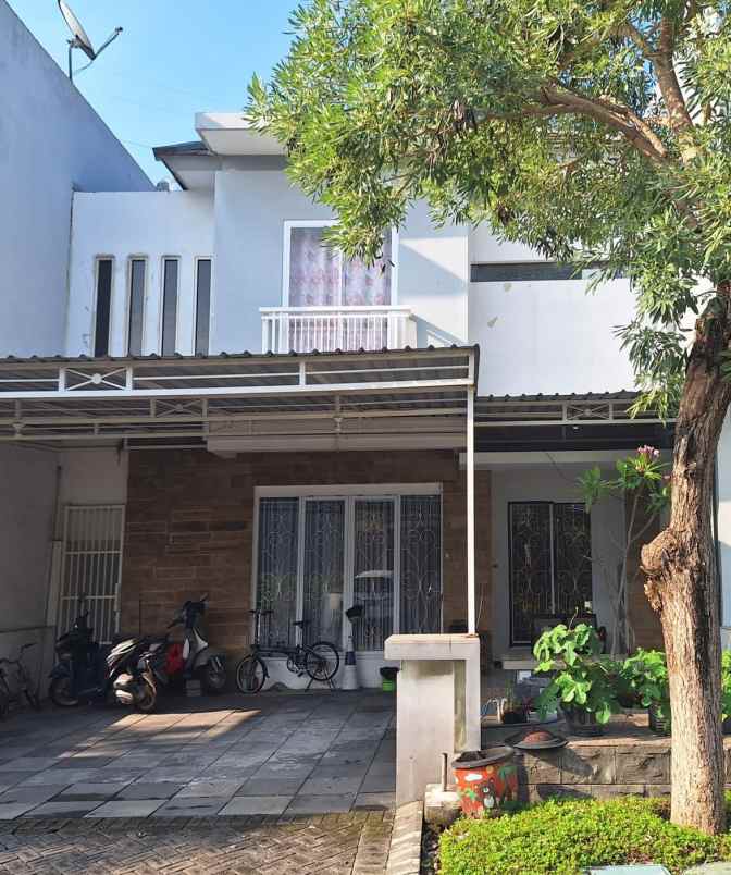 dijual rumah jalan royal residence