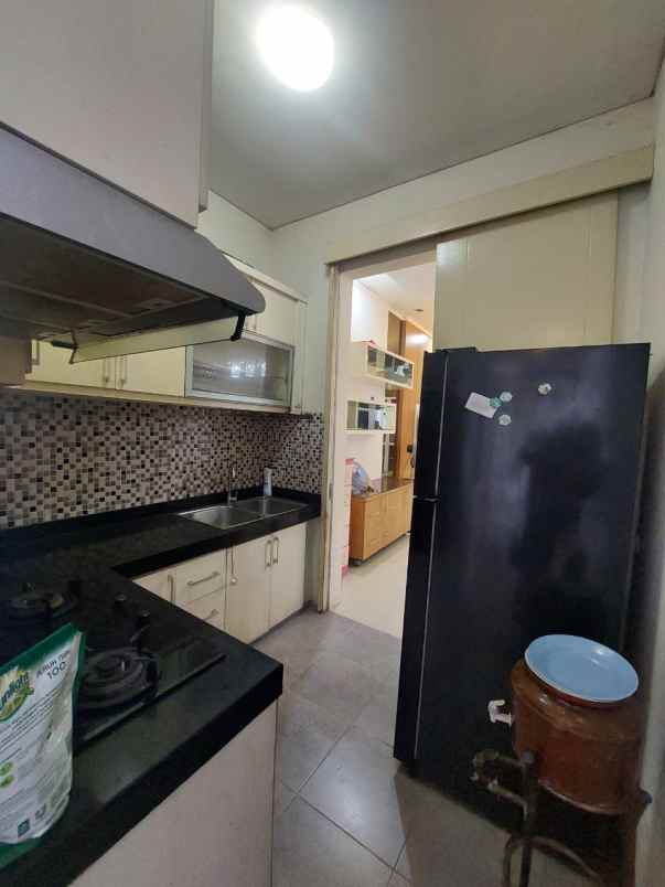 dijual rumah jalan royal residence