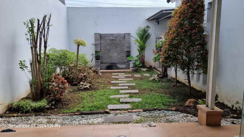 dijual rumah jalan royal residence
