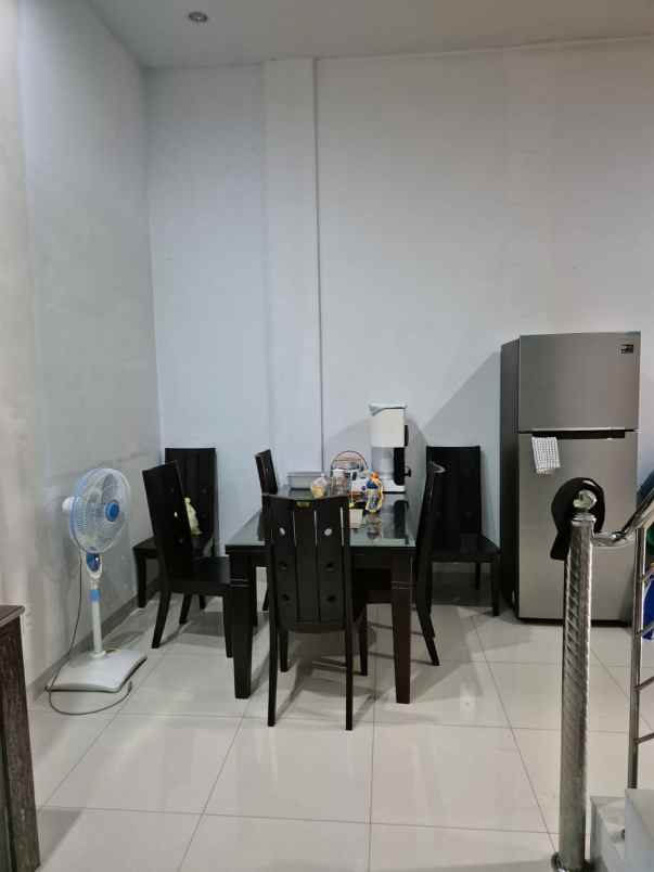 dijual rumah jalan tuasan komplek