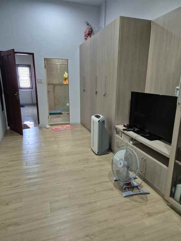 dijual rumah jalan tuasan komplek