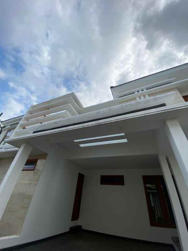 dijual rumah jalan turgo ngabean wetan