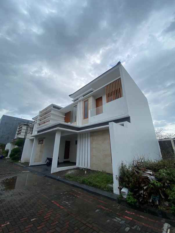 dijual rumah jalan turgo ngabean wetan