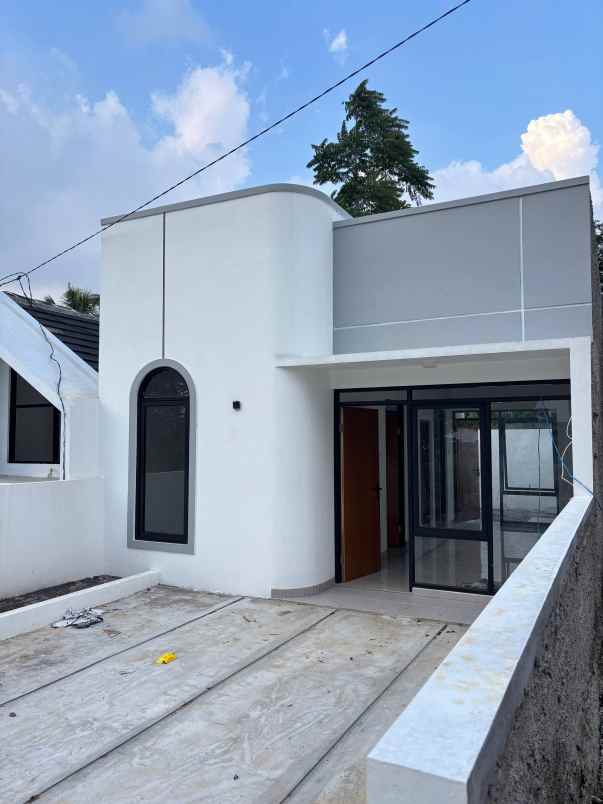 dijual rumah jatihandp