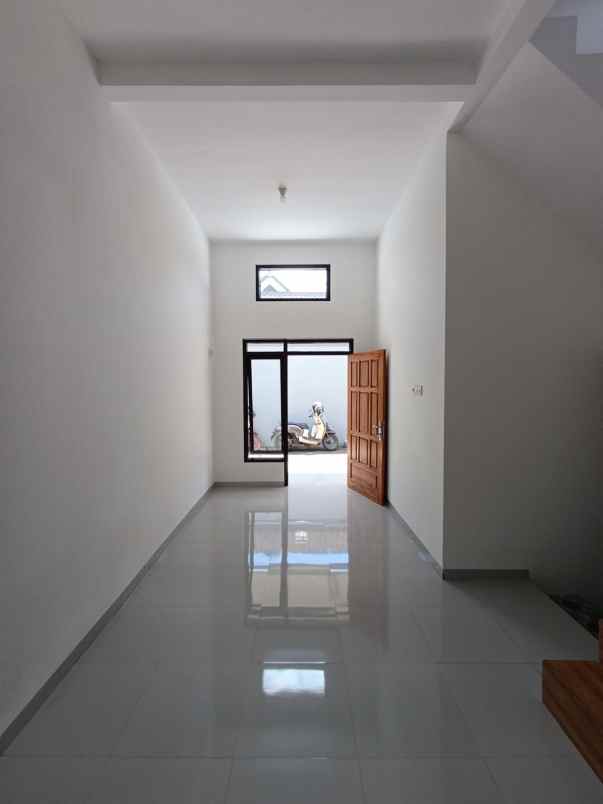 dijual rumah jl a yani dilem kepanjen