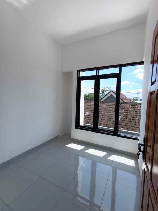 dijual rumah jl a yani dilem kepanjen