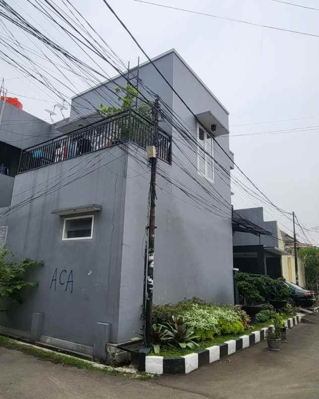 dijual rumah jl bangunan barat kayu