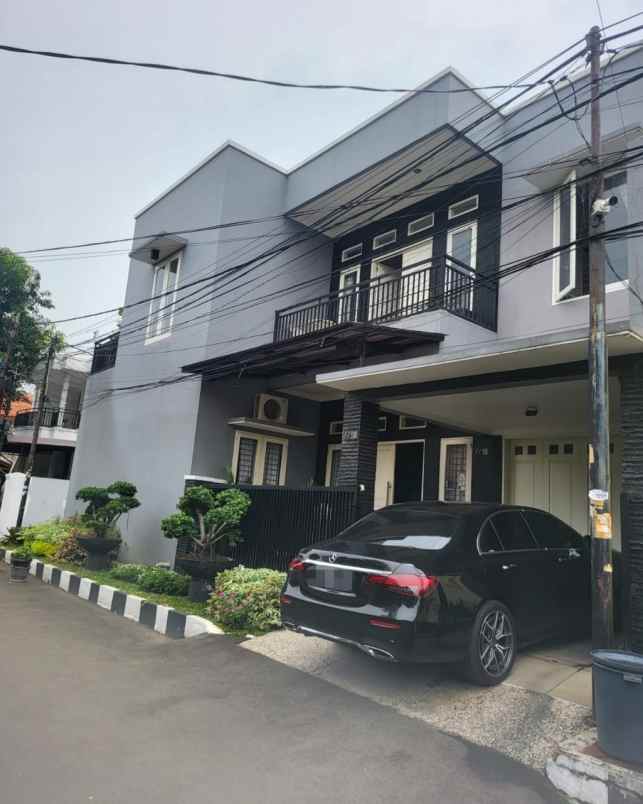 dijual rumah jl bangunan barat kayu
