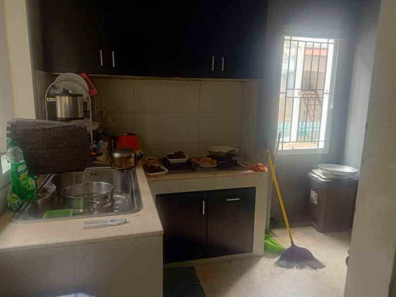 dijual rumah jl bangunan barat kayu