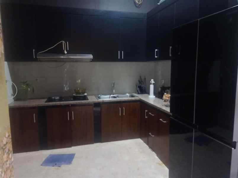 dijual rumah jl bangunan barat kayu