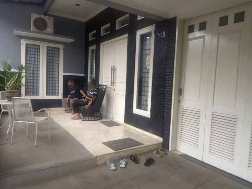 dijual rumah jl bangunan barat kayu