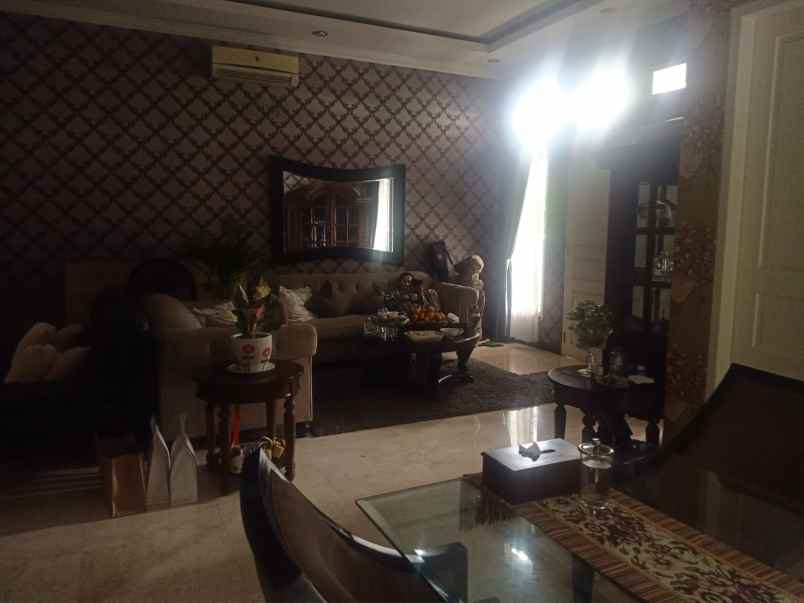 dijual rumah jl bangunan barat kayu