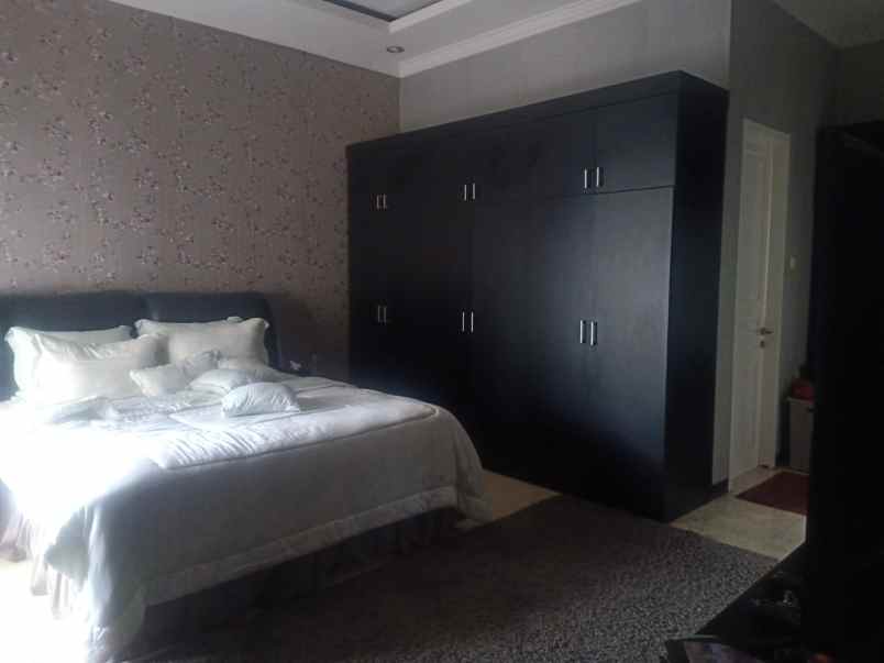 dijual rumah jl bangunan barat kayu