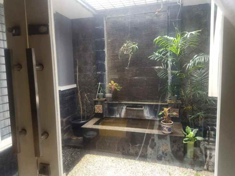 dijual rumah jl bangunan barat kayu