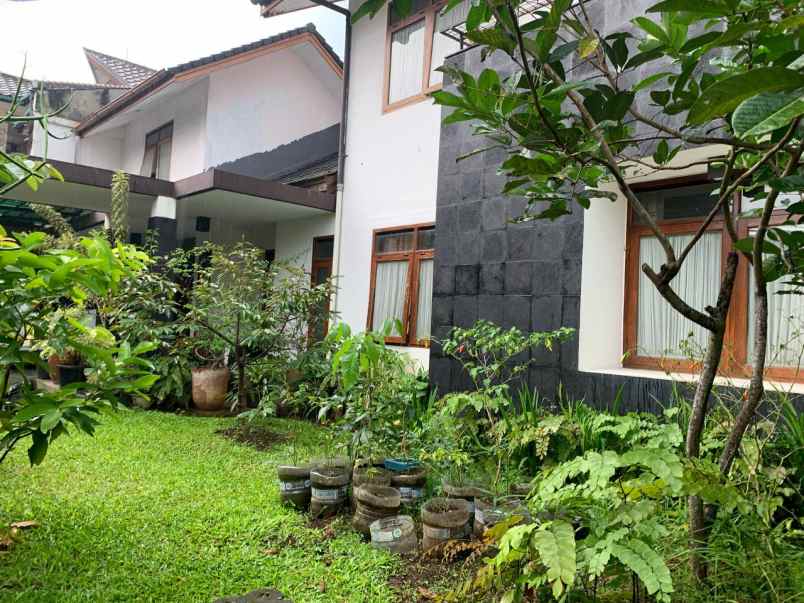 dijual rumah jl cigadung