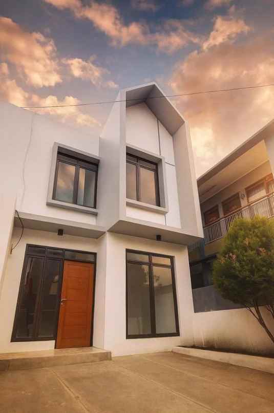 dijual rumah jl ciganitri rahayu