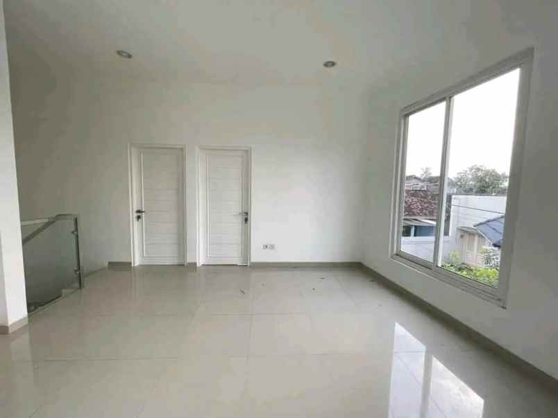 dijual rumah jl damai