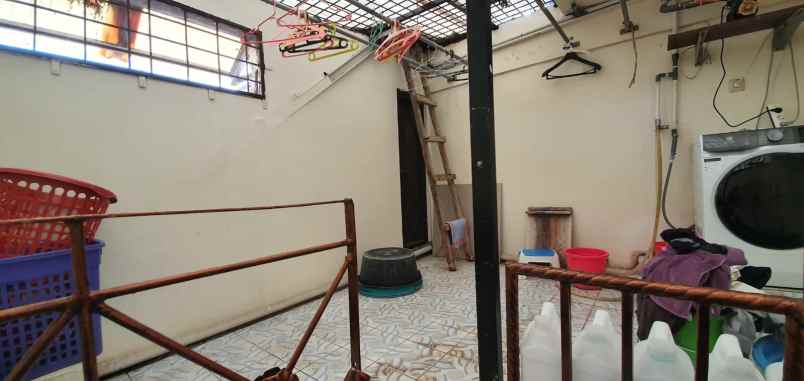 dijual rumah jl delima perumnas klender