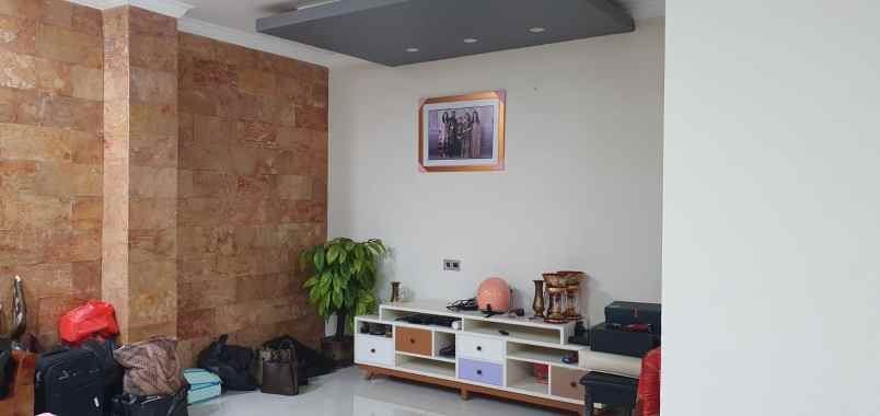 dijual rumah jl delima perumnas klender