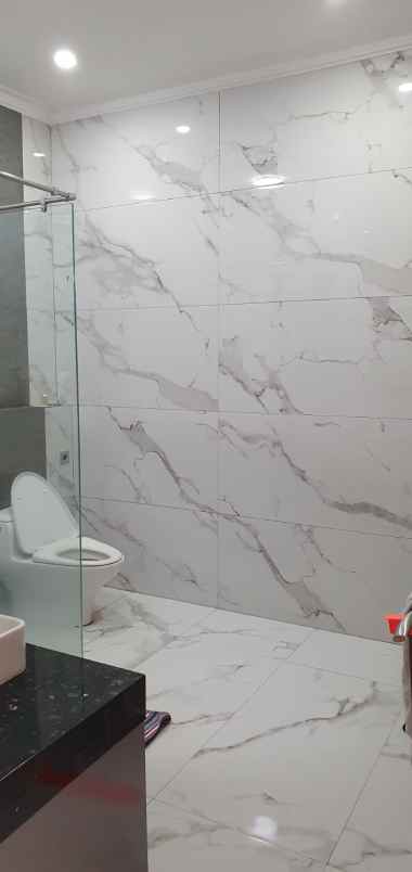 dijual rumah jl delima perumnas klender