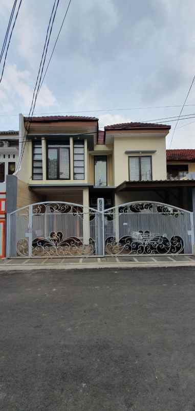 dijual rumah jl delima perumnas klender