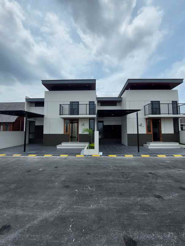dijual rumah jl godean km 8