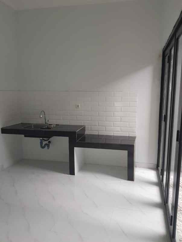 dijual rumah jl jatikramat jatibening