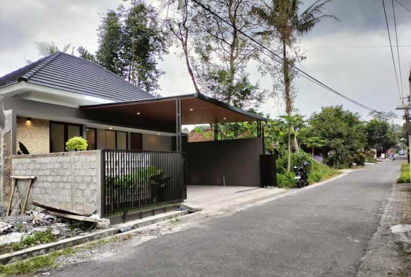 dijual rumah jl kaliurang km 12 5