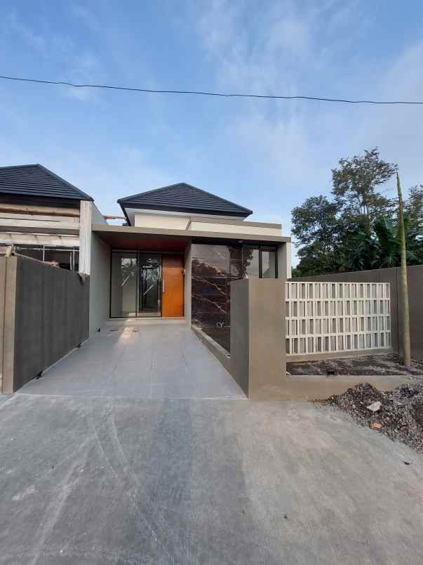 dijual rumah jl kaliurang km 13
