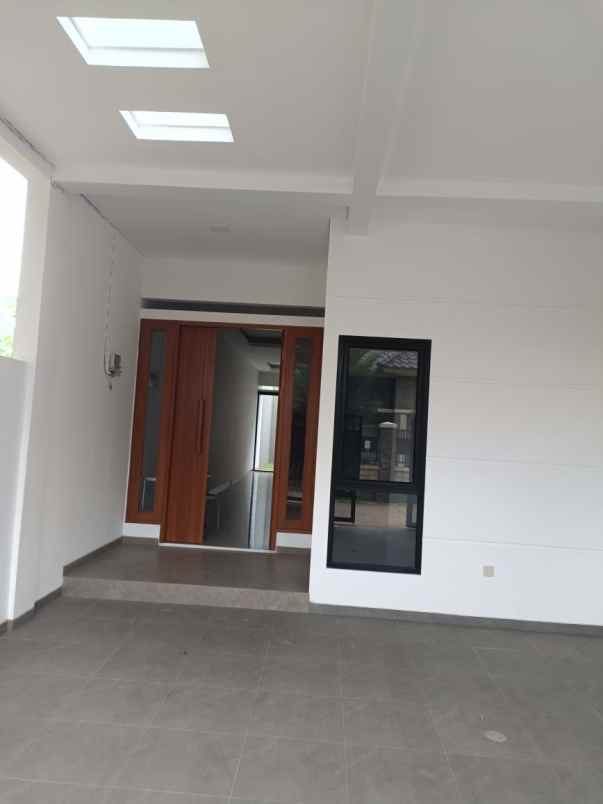 dijual rumah jl kesehatan ciputat