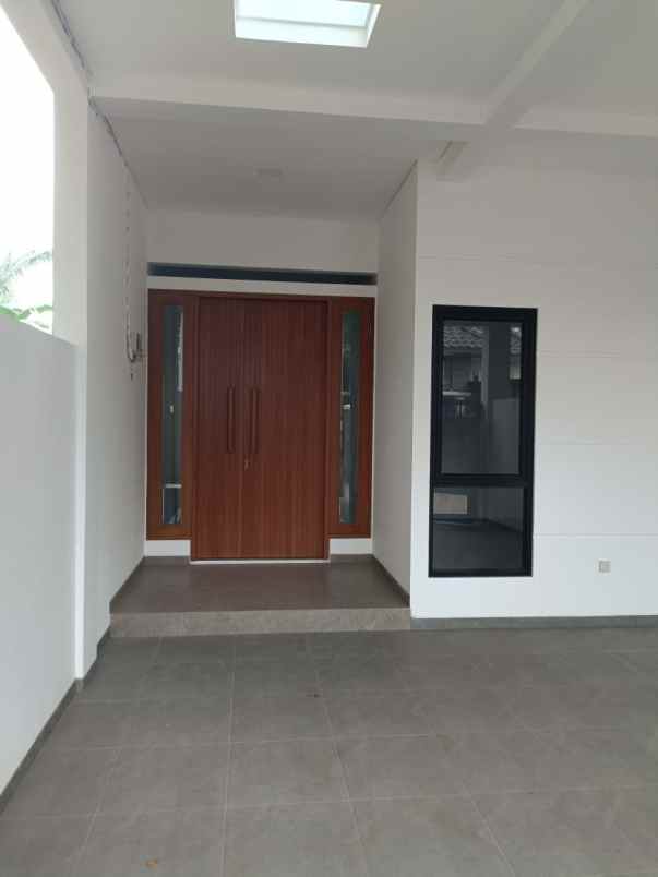 dijual rumah jl kesehatan ciputat