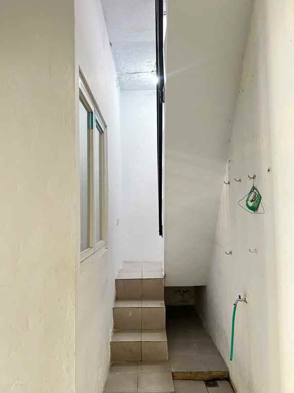 dijual rumah jl kramat asem