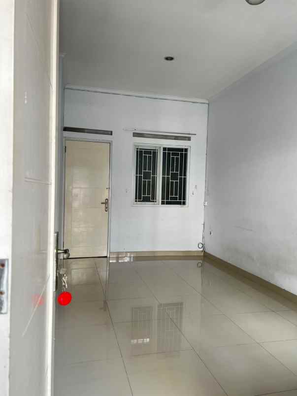 dijual rumah jl kramat asem