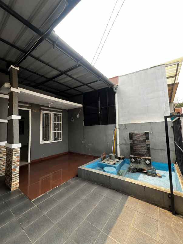 dijual rumah jl kramat asem