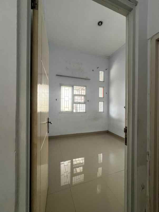 dijual rumah jl kramat asem