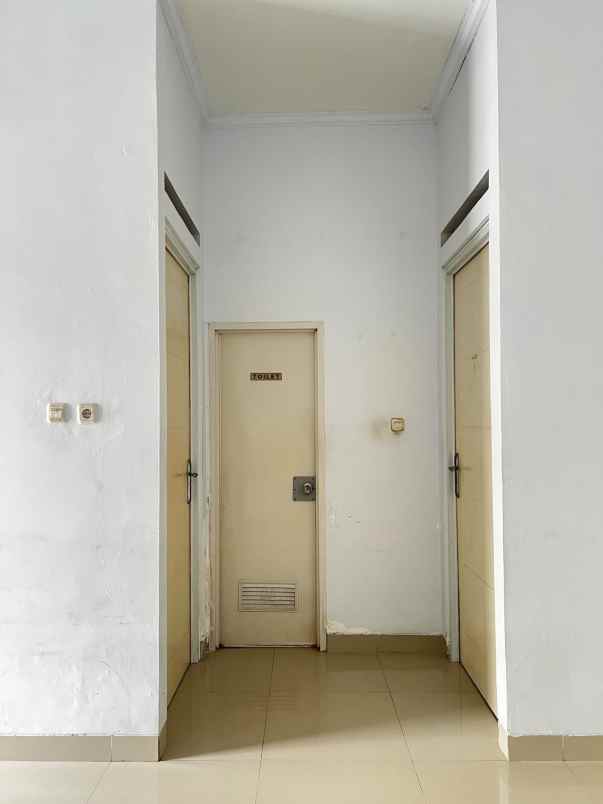 dijual rumah jl kramat asem