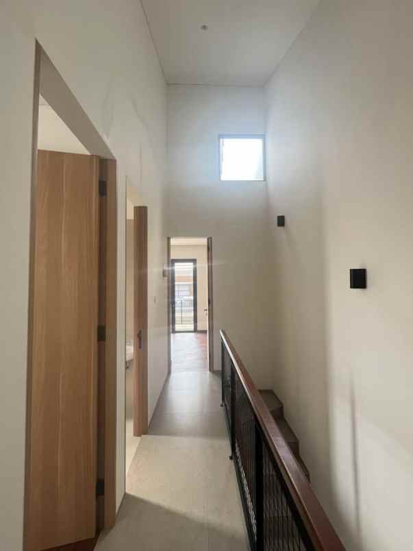 dijual rumah jl megapolitan cinere
